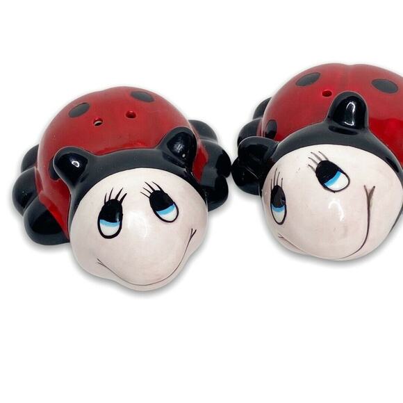 Clever Choice NOHO Studio Cute Ladybug Ceramic Salt And Pepper Shakers - Picture 2 of 5